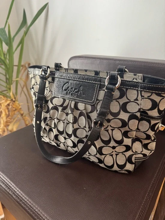 Coach East West Gallery signature - Picture 1 of 5